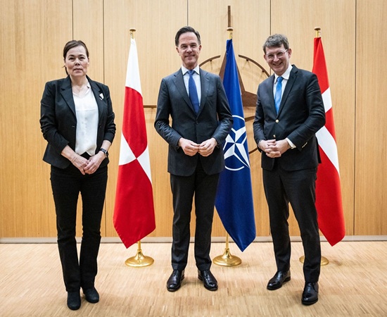 Can a collision between the USA and Europe be avoided? 